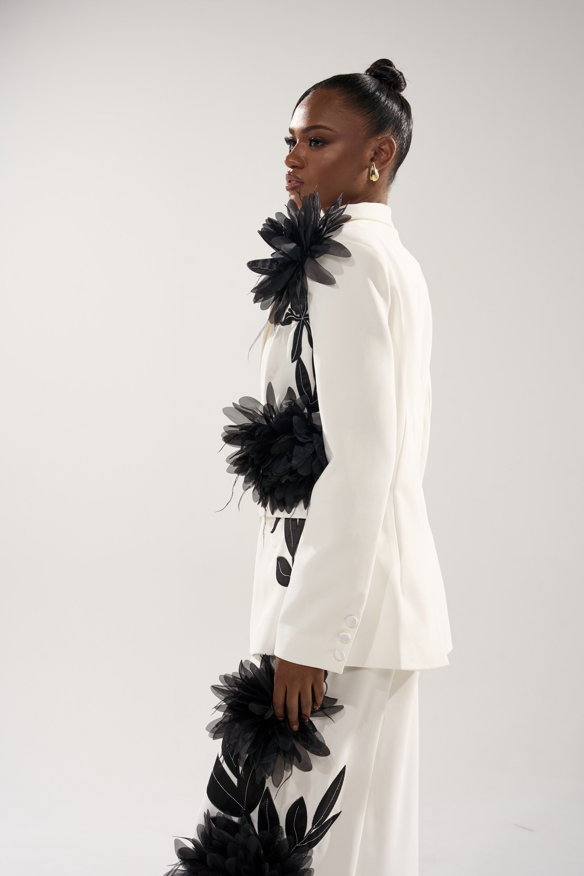IN FULL BLOOM APPLIQUE BLAZER