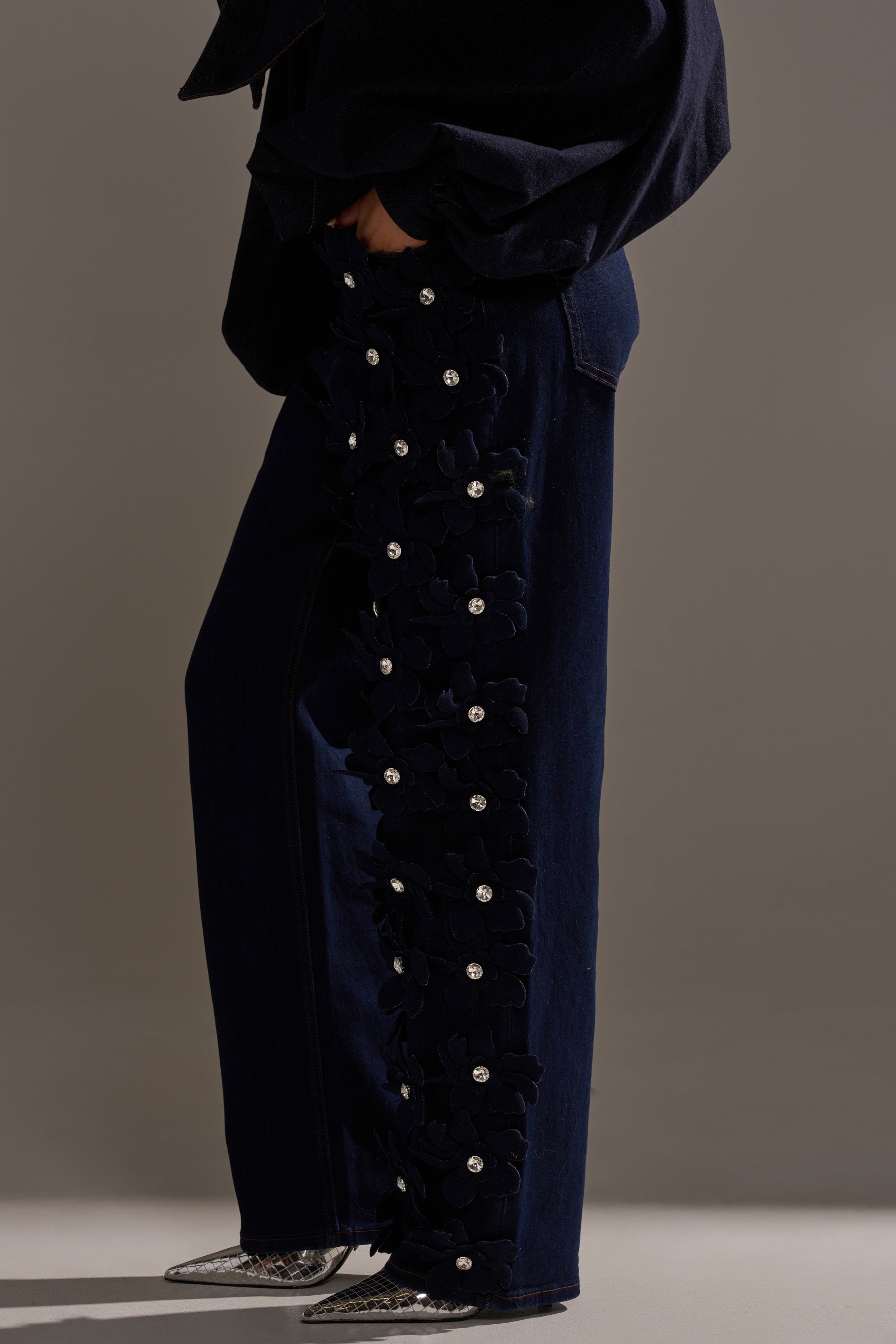 FLORAL FIELDS APPLIQUE DENIM PANTS WITH RHINESTONES