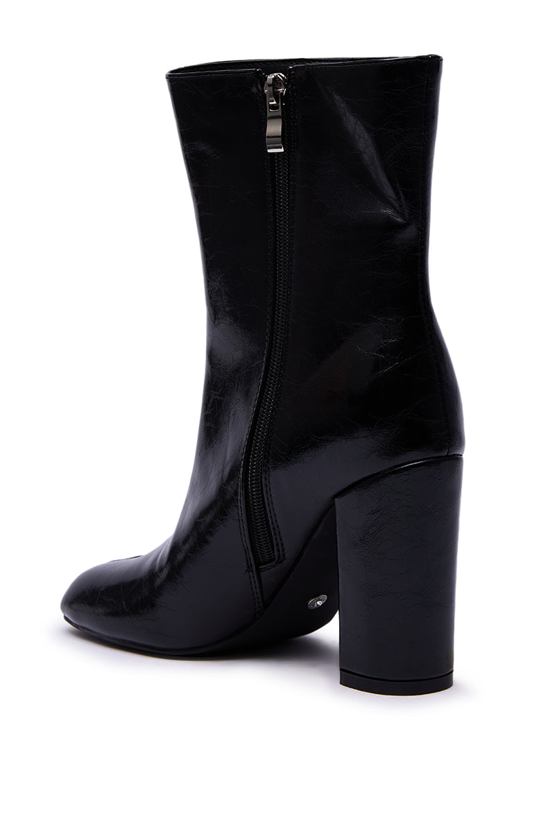 AZALEA WANG BILHA BLACK SPLIT TOE DETAIL BOOTIE