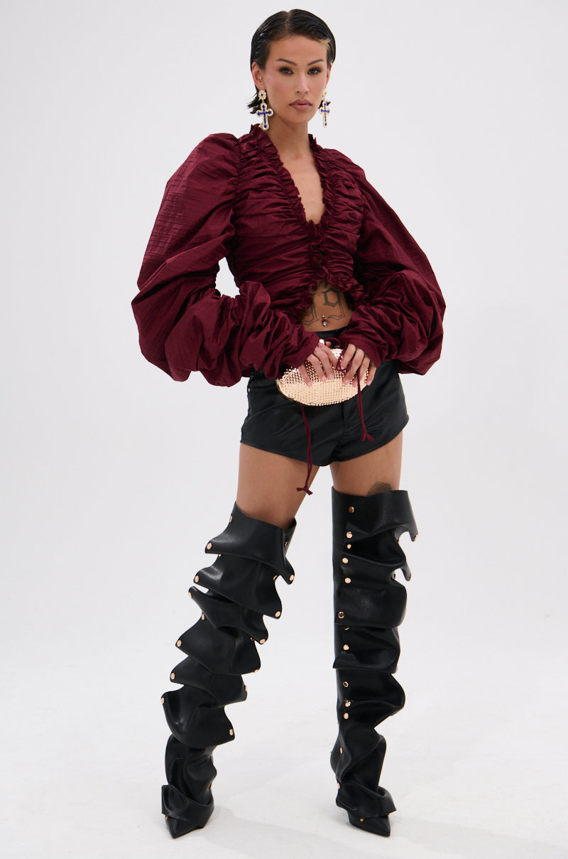 IN IT TO WIN IT RUCHED BLOUSE IN BURGUNDY