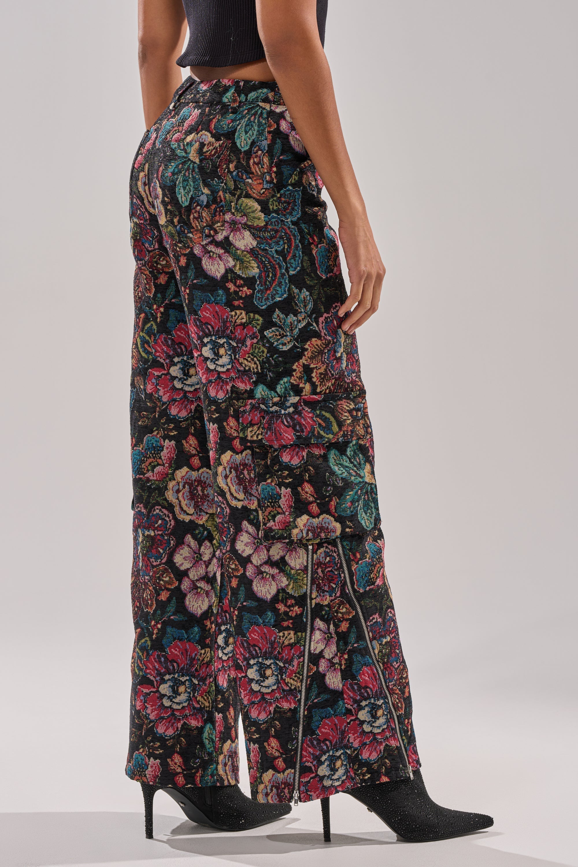 PRETTY LITTLE LADY BROCADE TROUSER