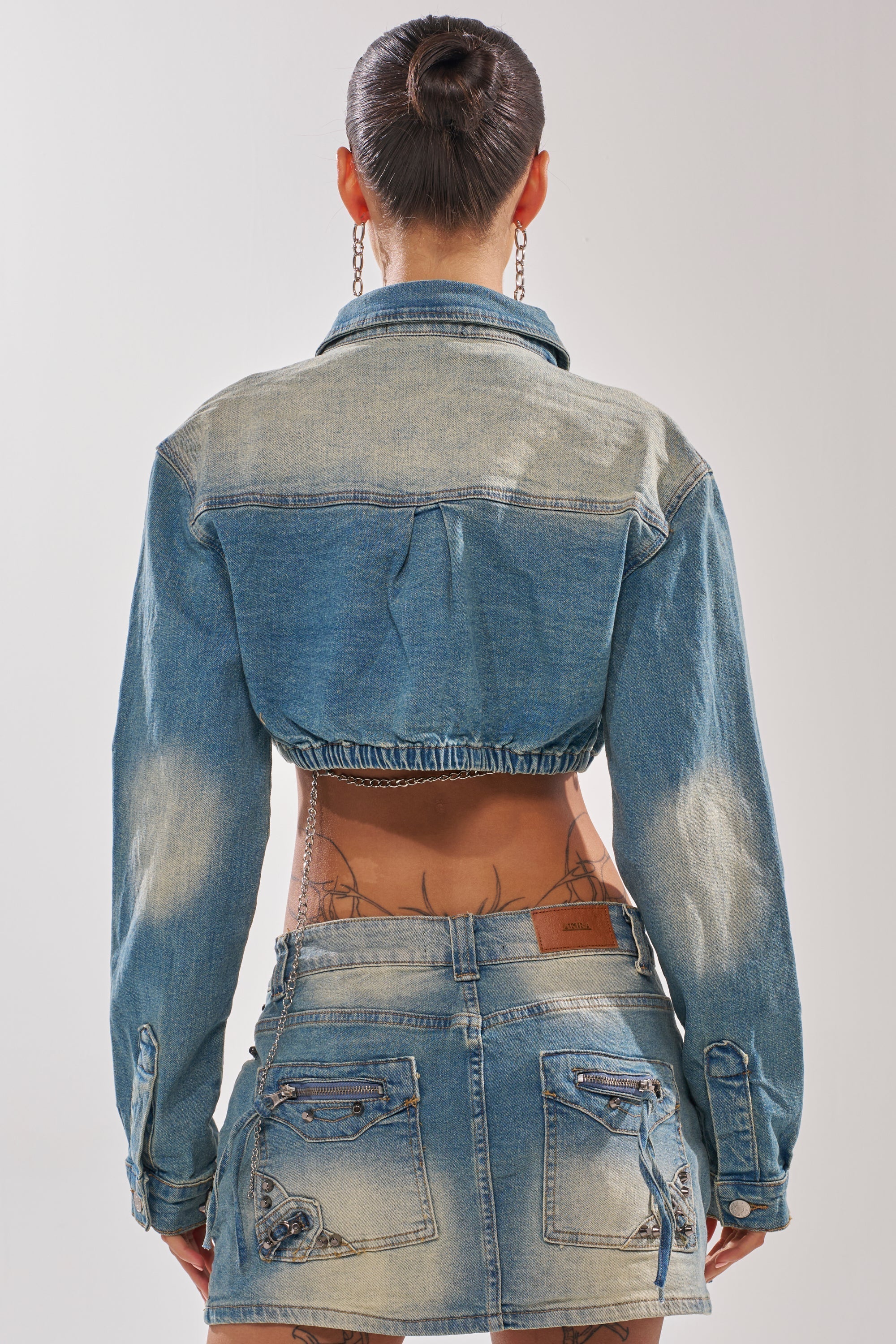 CROWN CROPPED LONG SLEEVE DENIM BUTTON DOWN