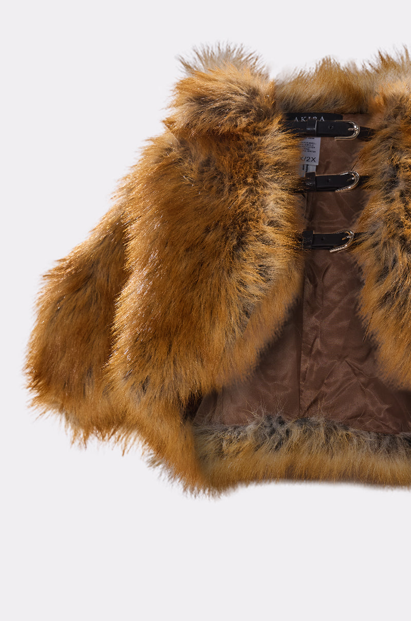 LUXE LIFE FAUX FUR SHAWL IN BROWN