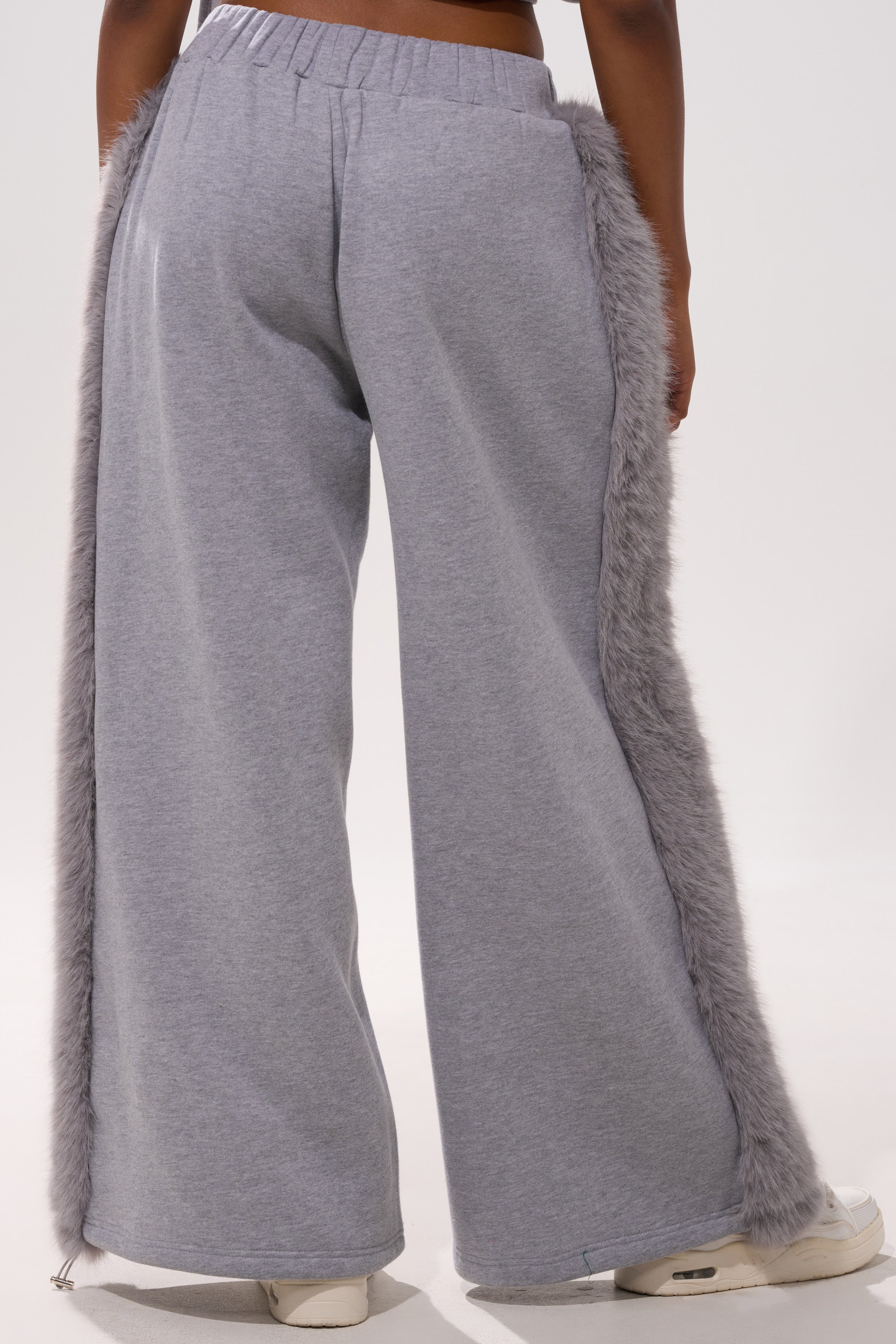 LUXE FUR JOGGER IN GREY