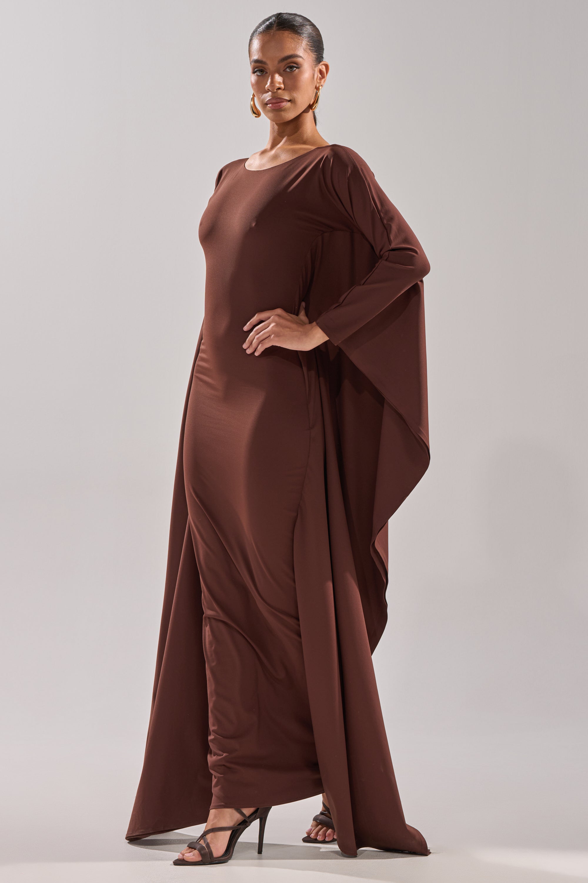 KYLIE MAXI DRESS WITH RUFFLE SLEEVES IN BROWN