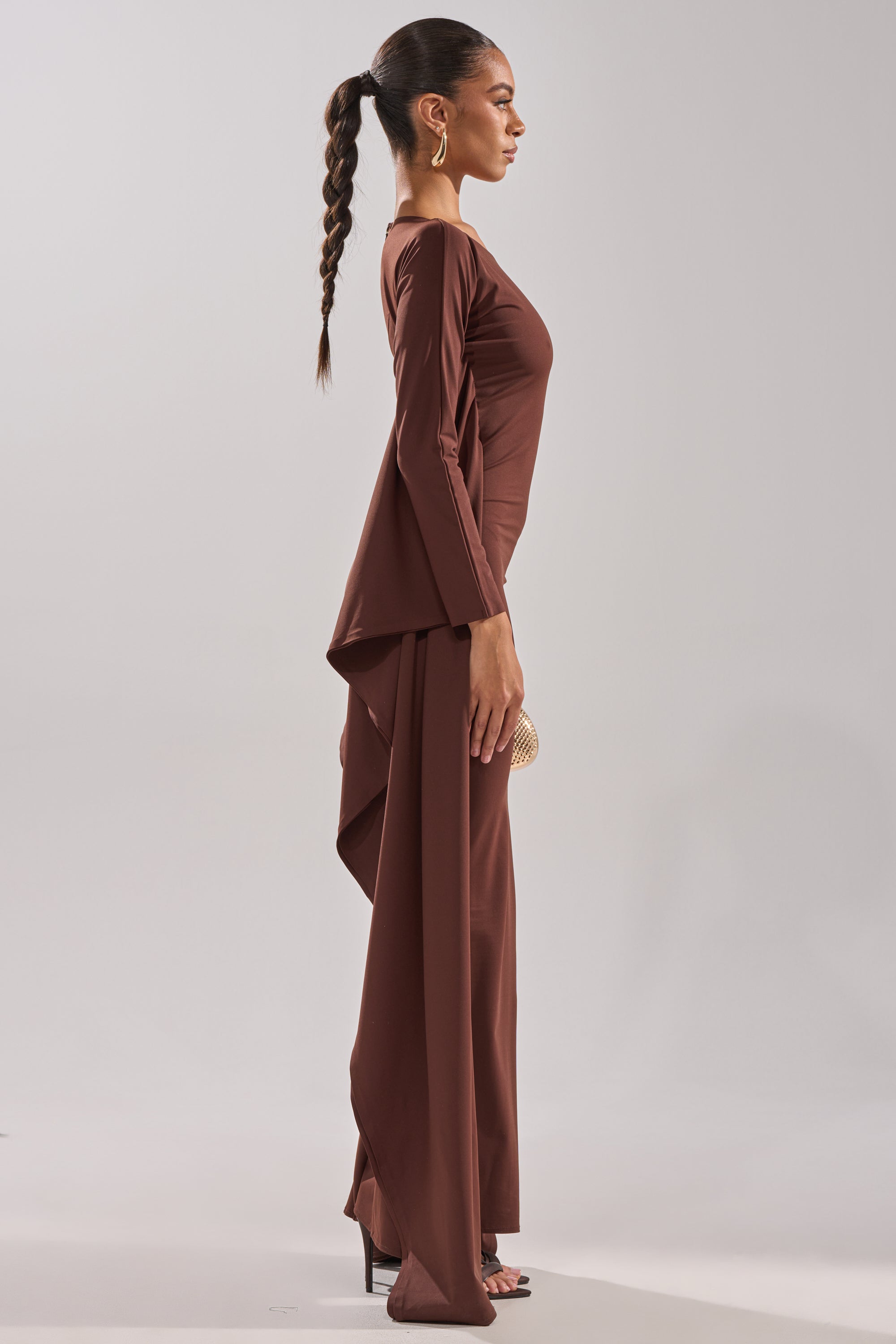 KYLIE MAXI DRESS WITH RUFFLE SLEEVES IN BROWN