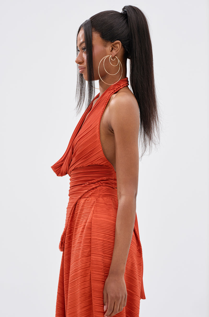 MAYAH COWL NECK PLISS SLEEVELESS TOP IN RED