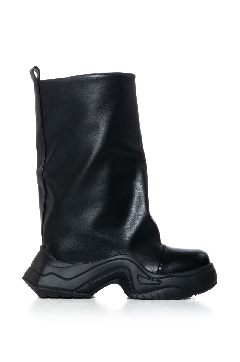 AZALEA WANG CHADWICK FLATFORM BUCKET BOOT IN BLACK