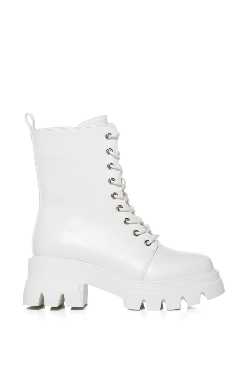 AZALEA WANG SIRIUSI  BOOTIE IN WHITE