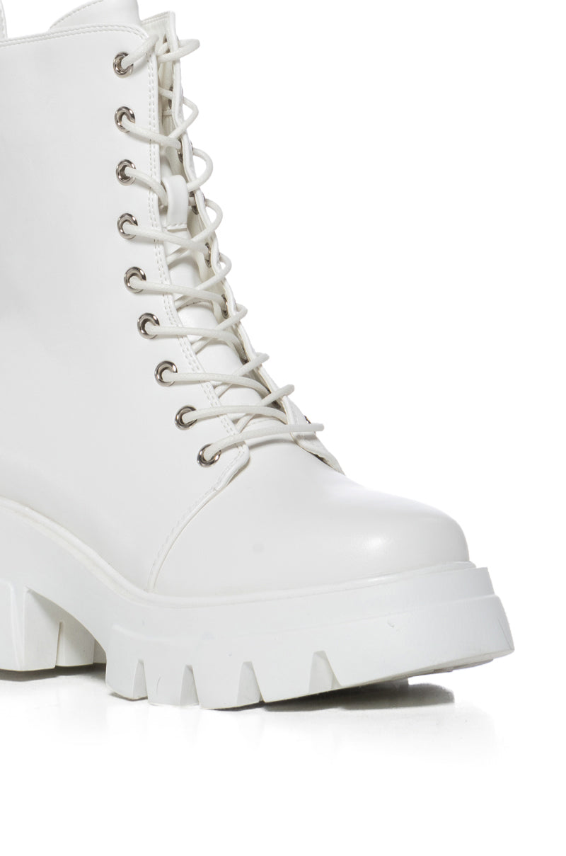 AZALEA WANG SIRIUSI  BOOTIE IN WHITE