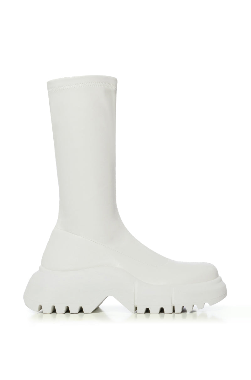 AZALEA WANG SWEETBAY WHITE FUTURISTIC BOOT