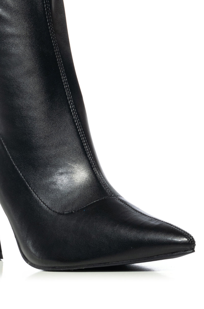 AZALEA WANG TARANTO NOVELTY HEEL BLACK BOOTIE