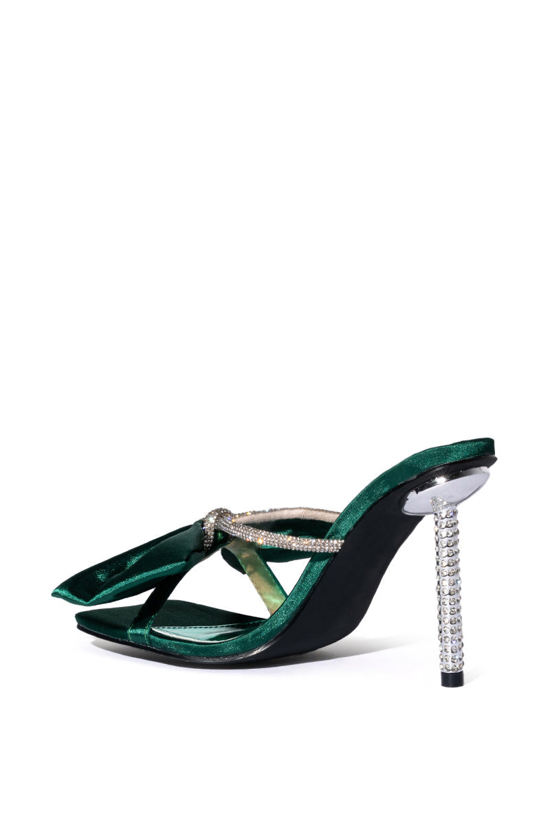 AZALEA WANG TATUM BOW SANDAL IN GREEN