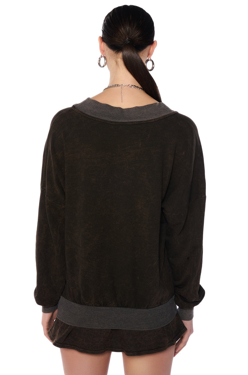 KAYLANI V NECK SWEATSHIRT IN CHARCOAL GREY