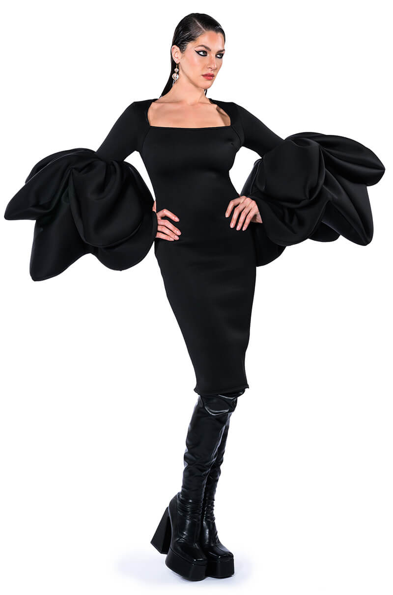 MADDI EXTREME SLEEVE MIDI DRESS