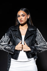 PEARL SHELLS ARM EMBELLISHED MOTO