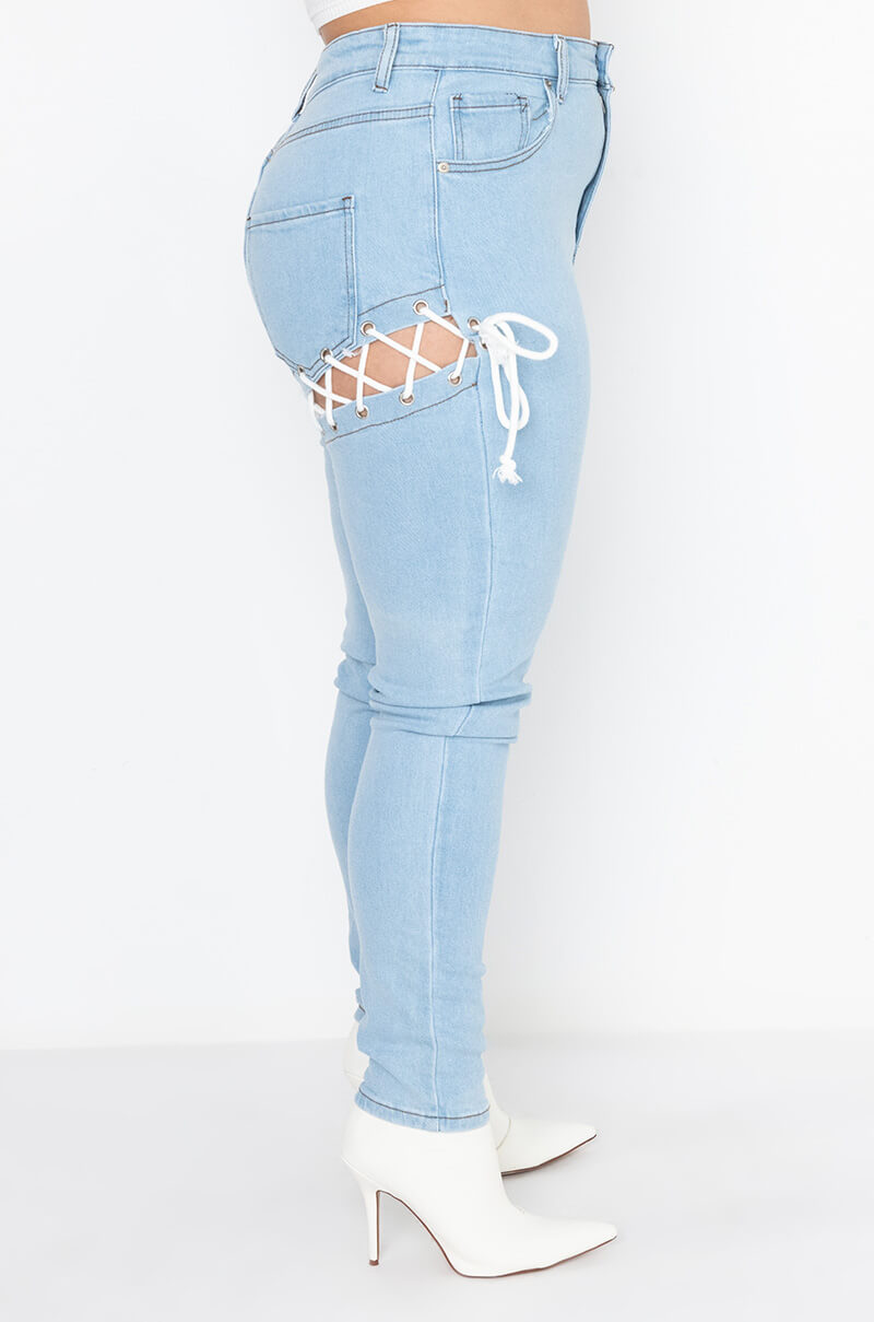 PEEK-A-BOOTY SKINNY JEANS