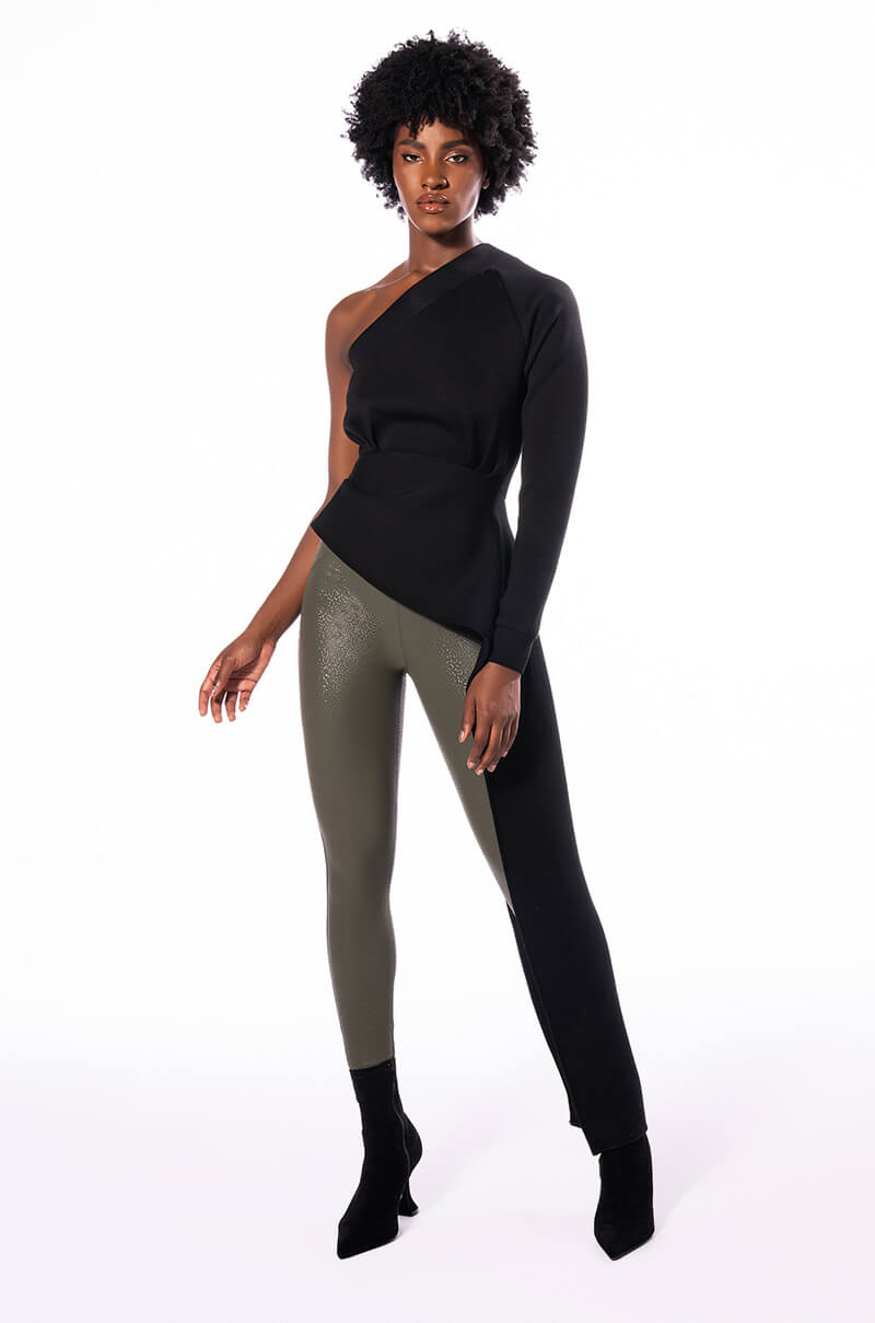 PERFECT MOMENT ASYMMETRICAL ONE SLEEVE SCUBA TOP
