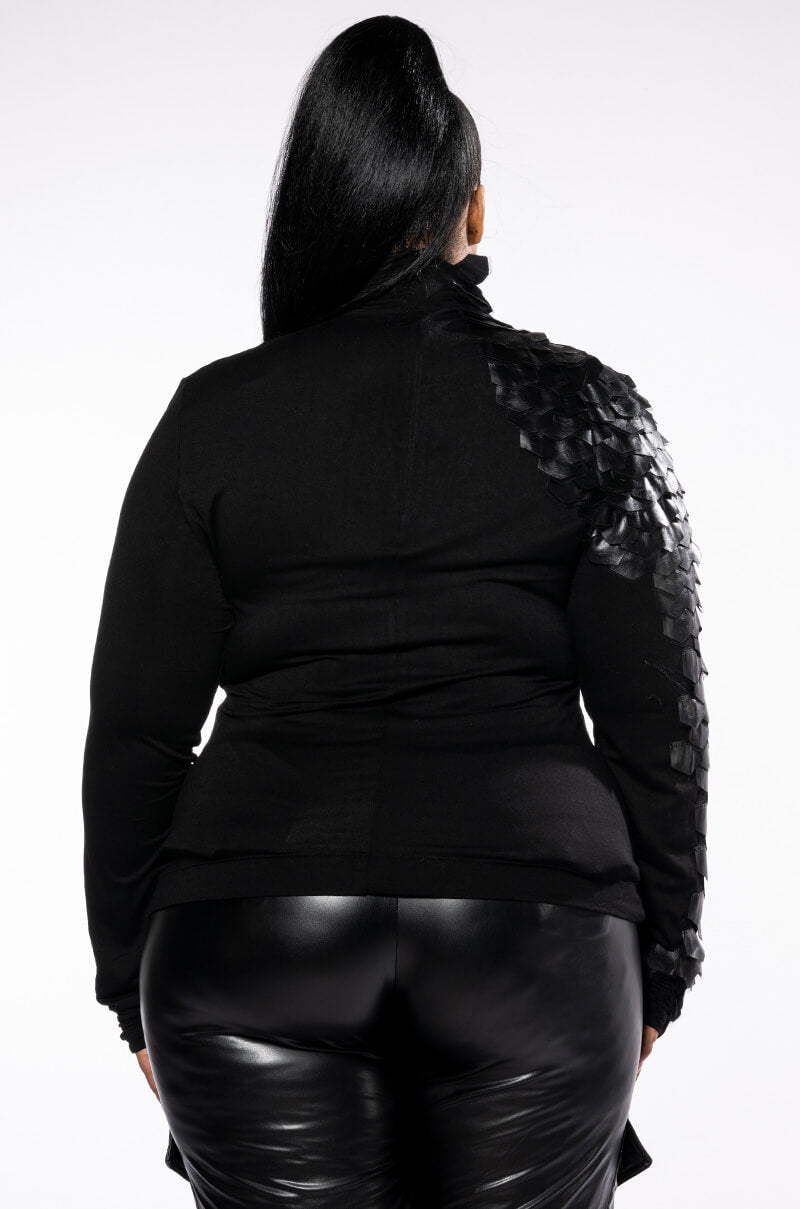 PLUS NASTASIA SCALE TOP