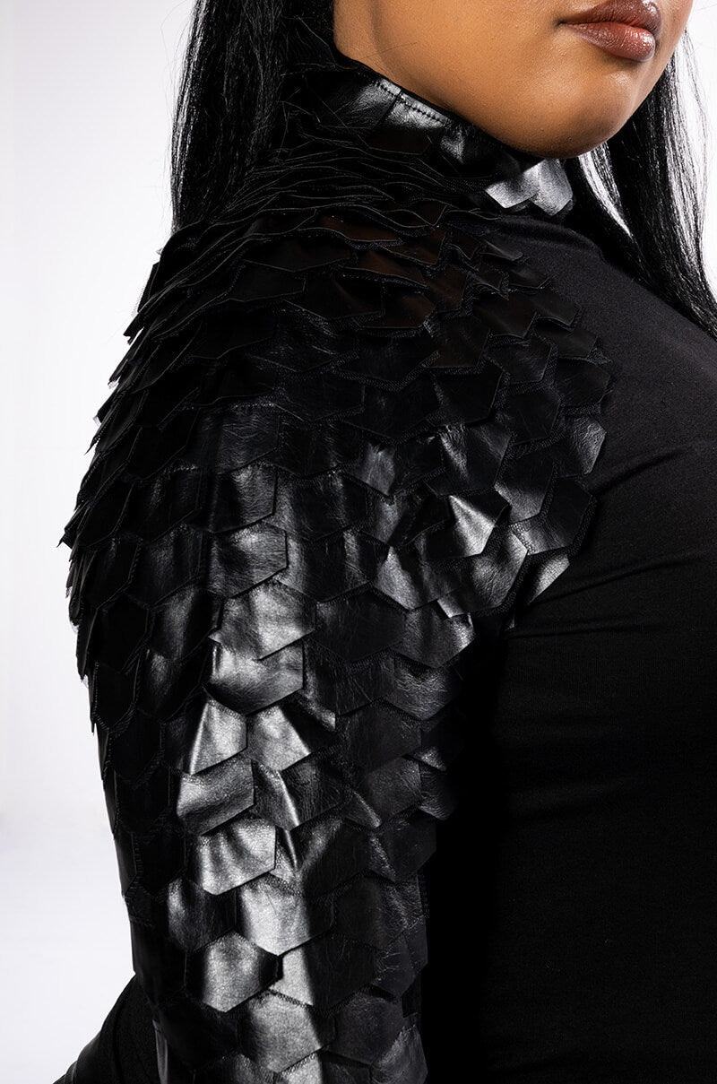 PLUS NASTASIA SCALE TOP